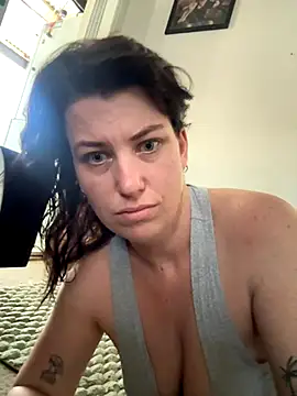 Snapshot of oceanGal25 chatting on 12/04/25, 12:31 oceanGal25 online show from 12/04/25, 12:31