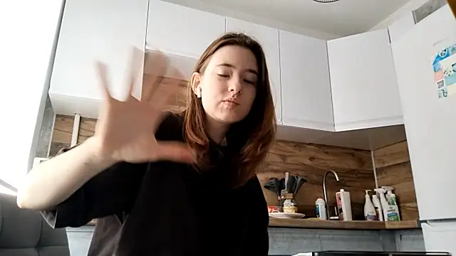 Snapshot of LUNA_KLEIN chatting on 10/09/25, 10:02 LUNA KLEIN online show from 10/09/25, 10:02