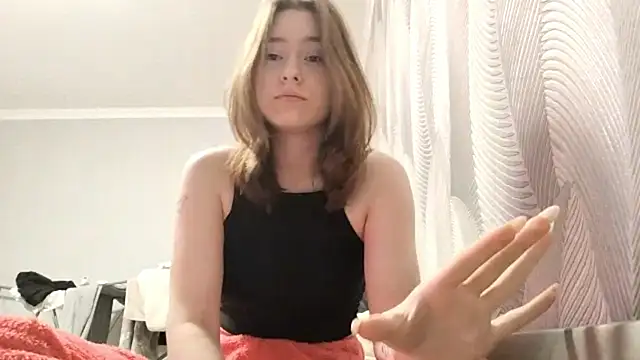 Snapshot of LUNA_KLEIN chatting on 10/22/25, 05:02 LUNA KLEIN online show from 10/22/25, 05:02