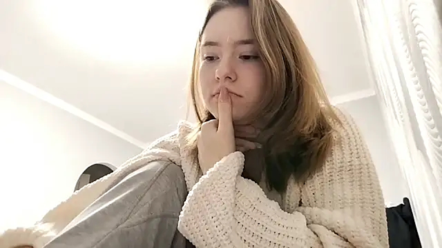 Snapshot of LUNA_KLEIN chatting on 10/26/25, 08:15 LUNA KLEIN online show from 10/26/25, 08:15