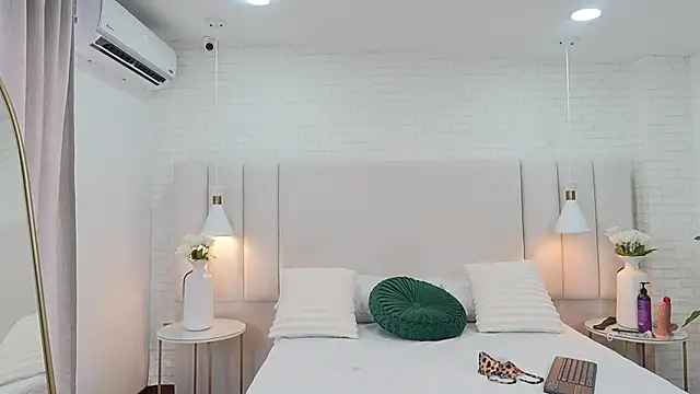 nina gb online show from 06/22/26, 07:55