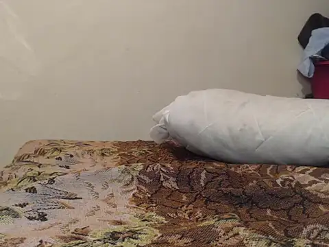 Gabby-Kinky online show from 10/23/25, 01:38