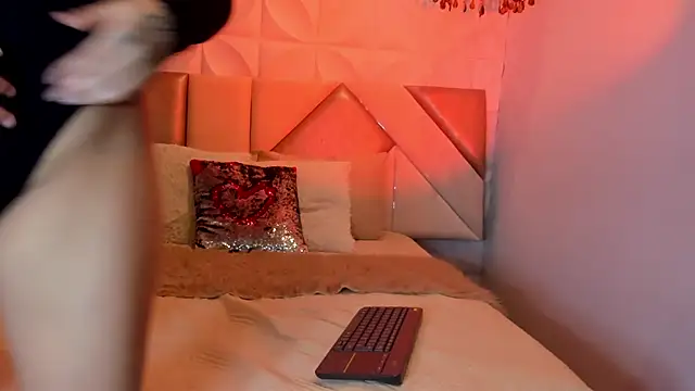 mia lure online show from 10/17/25, 08:00