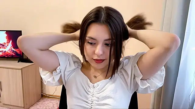 AlveraCappola online show from 10/13/25, 01:33