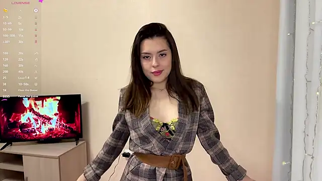 AlveraCappola online show from 10/25/25, 01:40