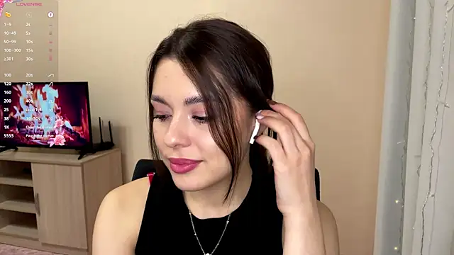 AlveraCappola online show from 10/26/25, 05:19