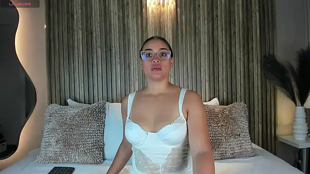 Snapshot of VanneCamiel chatting on 10/27/25, 11:58 VanneCamiel online show from 10/27/25, 11:58