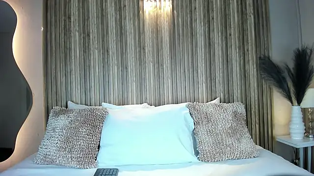 Snapshot of VanneCamiel chatting on 10/30/25, 11:55 VanneCamiel online show from 10/30/25, 11:55