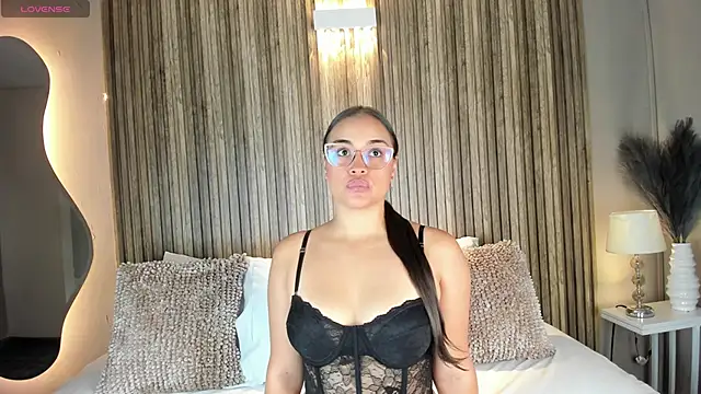 Snapshot of VanneCamiel chatting on 11/05/25, 11:43 VanneCamiel online show from 11/05/25, 11:43