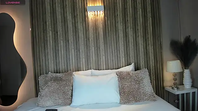 Snapshot of VanneCamiel chatting on 11/06/25, 11:33 VanneCamiel online show from 11/06/25, 11:33