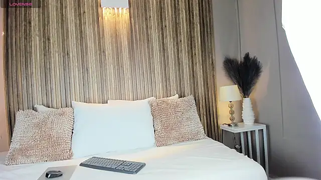 Snapshot of VanneCamiel chatting on 11/07/25, 11:43 VanneCamiel online show from 11/07/25, 11:43