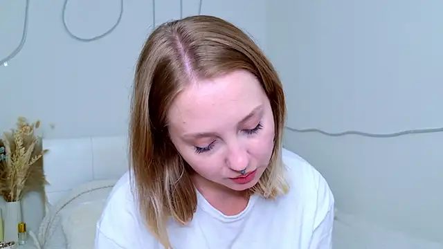 CandiceKingzz online show from 10/10/25, 07:24