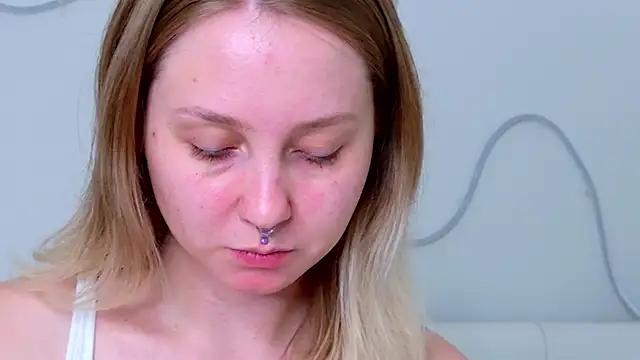 CandiceKingzz online show from 10/13/25, 06:08