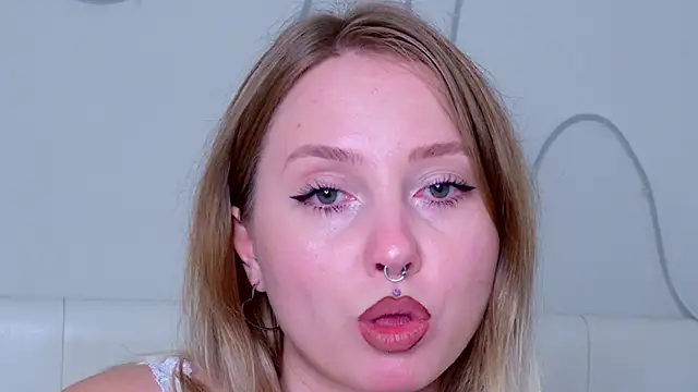 CandiceKingzz online show from 10/18/25, 08:31