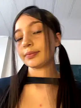 Snapshot of __Lorelain__ chatting on 10/29/25, 07:59 Lorelain online show from 10/29/25, 07:59