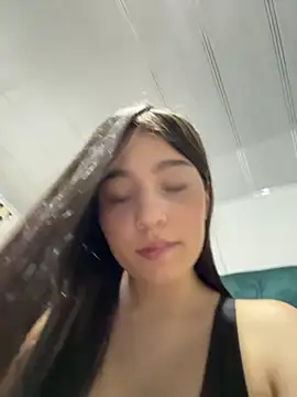 Snapshot of __Lorelain__ chatting on 11/14/25, 10:18 Lorelain online show from 11/14/25, 10:18