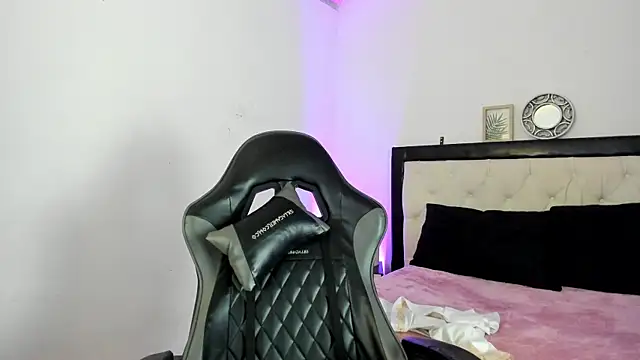 Sara Roades online show from 11/26/25, 07:48