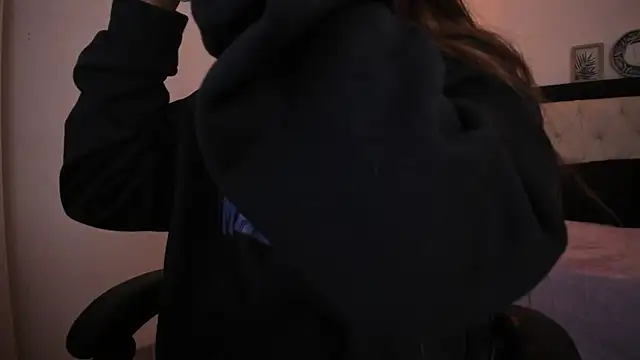 Sara Roades online show from 12/13/25, 07:53