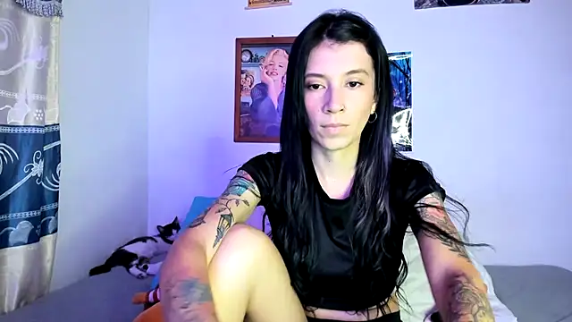 Snapshot of Adeline444 chatting on 10/19/25, 02:45 Adeline444 online show from 10/19/25, 02:45