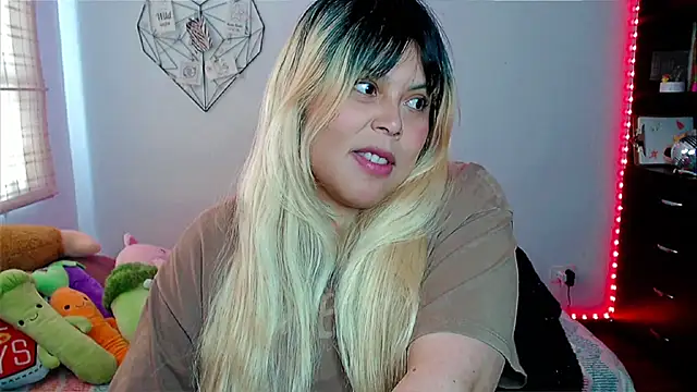 Snapshot of EllieMoonX chatting on 11/13/25, 03:55 EllieMoonX online show from 11/13/25, 03:55