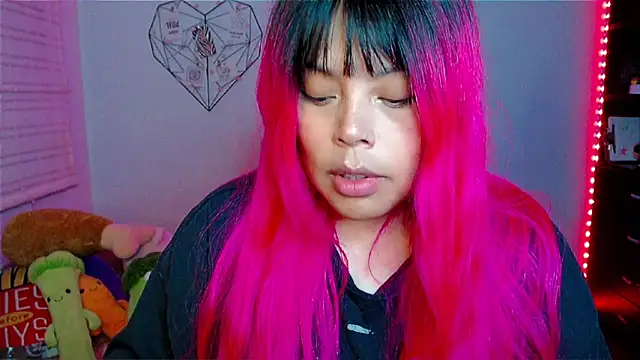 Snapshot of EllieMoonX chatting on 12/22/25, 10:51 EllieMoonX online show from 12/22/25, 10:51