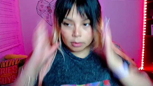Snapshot of EllieMoonX chatting on 02/12/26, 11:44 EllieMoonX online show from 02/12/26, 11:44