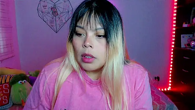 Snapshot of EllieMoonX chatting on 02/23/26, 10:29 EllieMoonX online show from 02/23/26, 10:29