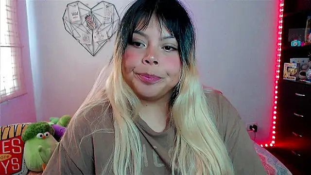 Snapshot of EllieMoonX chatting on 03/10/26, 06:46 EllieMoonX online show from 03/10/26, 06:46