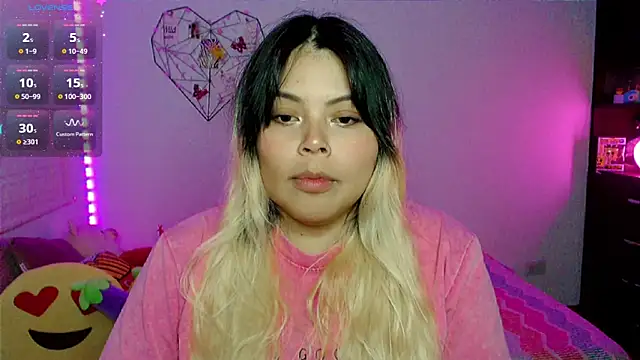 Snapshot of EllieMoonX chatting on 04/20/26, 11:28 EllieMoonX online show from 04/20/26, 11:28