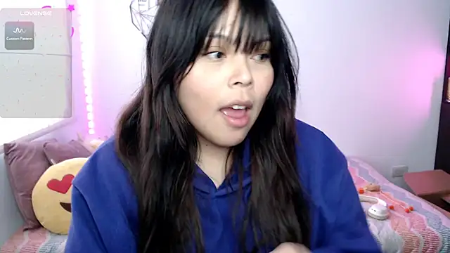 Snapshot of EllieMoonX chatting on 08/04/26, 10:34 EllieMoonX online show from 08/04/26, 10:34