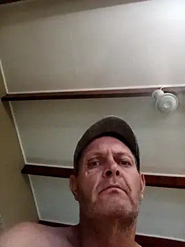 Snapshot of LyrateMarathon chatting on 10/17/25, 09:39 LyrateMarathon online show from 10/17/25, 09:39