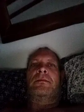 Snapshot of LyrateMarathon chatting on 10/20/25, 05:41 LyrateMarathon online show from 10/20/25, 05:41