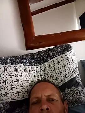 Snapshot of LyrateMarathon chatting on 10/21/25, 01:23 LyrateMarathon online show from 10/21/25, 01:23