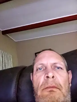 Snapshot of LyrateMarathon chatting on 10/23/25, 02:00 LyrateMarathon online show from 10/23/25, 02:00