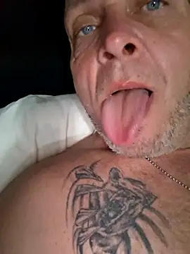 Snapshot of LyrateMarathon chatting on 11/06/25, 05:14 LyrateMarathon online show from 11/06/25, 05:14