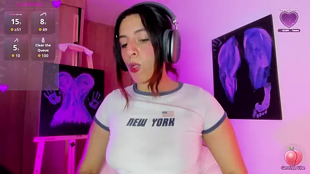 Snapshot of Meganthomson chatting on 11/21/25, 02:54 Meganthomson online show from 11/21/25, 02:54