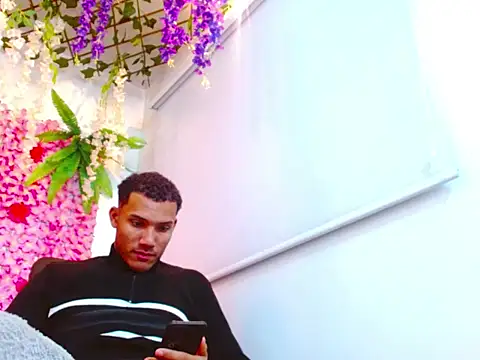 ADRIEL  VEGA online show from 10/28/25, 03:21