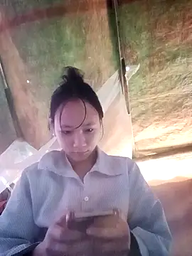 Snapshot of minachao- chatting on 12/15/25, 12:37 minachao- online show from 12/15/25, 12:37