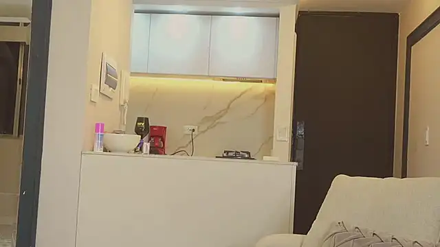 AbrilColls  online show from 11/04/25, 06:45