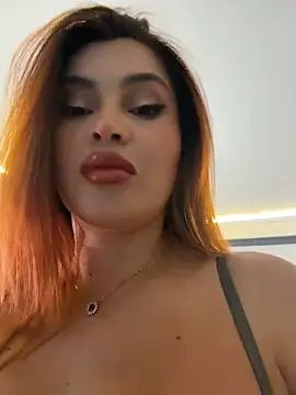 AbrilColls  online show from 07/08/26, 11:53