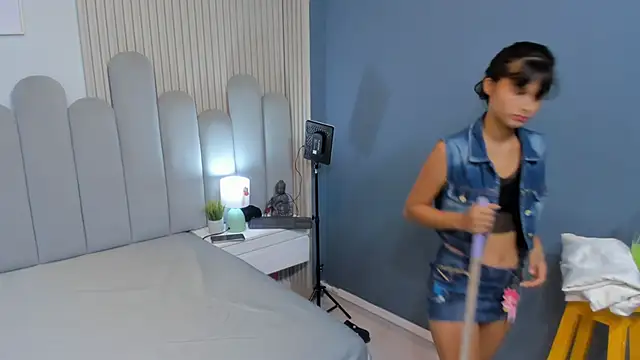 Snapshot of luly_dreams chatting on 04/17/26, 11:57 luly dreams online show from 04/17/26, 11:57