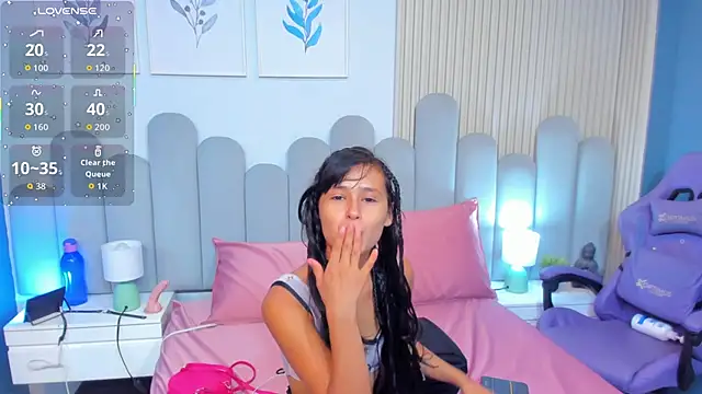 Snapshot of luly_dreams chatting on 04/23/26, 11:31 luly dreams online show from 04/23/26, 11:31