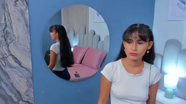 Snapshot of luly_dreams chatting on 05/15/26, 11:28 luly dreams online show from 05/15/26, 11:28