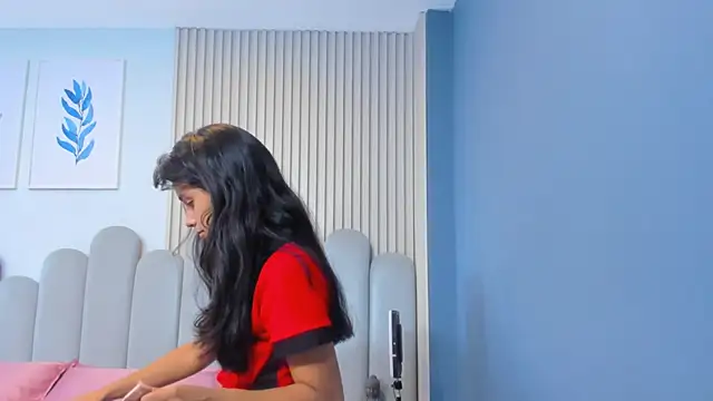 Snapshot of luly_dreams chatting on 06/12/26, 11:31 luly dreams online show from 06/12/26, 11:31