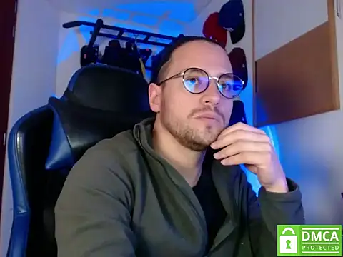 Snapshot of kurt_xx chatting on 10/28/25, 12:52 kurt xx online show from 10/28/25, 12:52