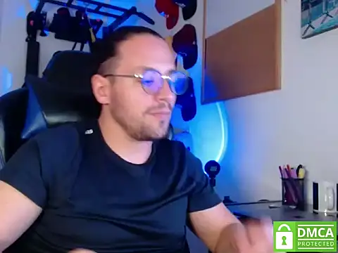 Snapshot of kurt_xx chatting on 10/29/25, 12:57 kurt xx online show from 10/29/25, 12:57