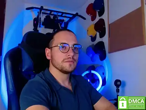 Snapshot of kurt_xx chatting on 10/31/25, 01:17 kurt xx online show from 10/31/25, 01:17