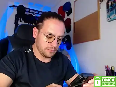 Snapshot of kurt_xx chatting on 11/08/25, 02:01 kurt xx online show from 11/08/25, 02:01