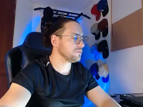 Snapshot of kurt_xx chatting on 11/09/25, 11:19 kurt xx online show from 11/09/25, 11:19