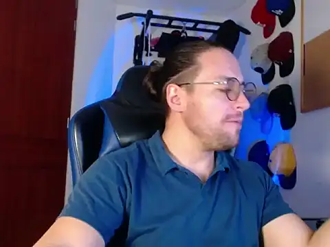 Snapshot of kurt_xx chatting on 11/10/25, 02:27 kurt xx online show from 11/10/25, 02:27